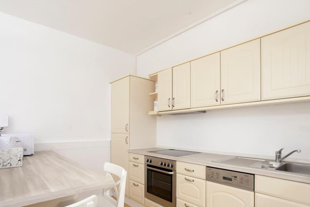Exclusive 2-Room Souterrain Apartment Nuremberg Luaran gambar